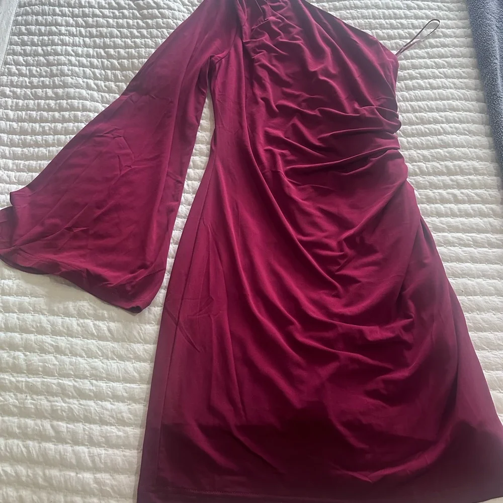 Vici One-Shoulder Burgundy Dress - Picture 2 of 4